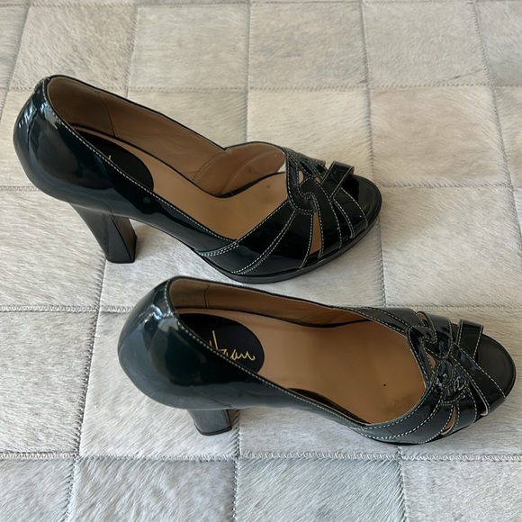 Cole Haan women’s patent leather high heels. Size 8.5. Excellent condition - Picture 4 of 10